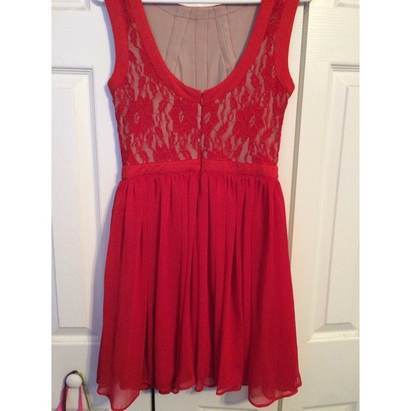 Red lace halter dress - Picture 2 of 2
