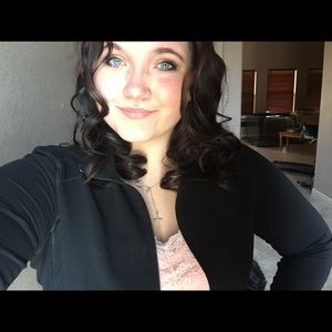 Meet your Posher, Nicole