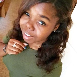 Meet your Posher, Desiree