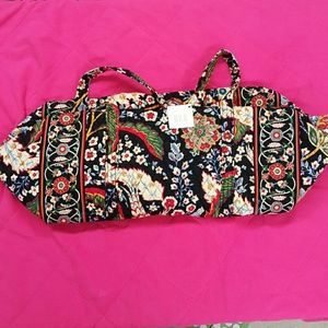 NWT Vera Bradley large duffel in Versailles