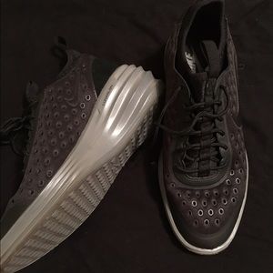 Black Nike gym shoes