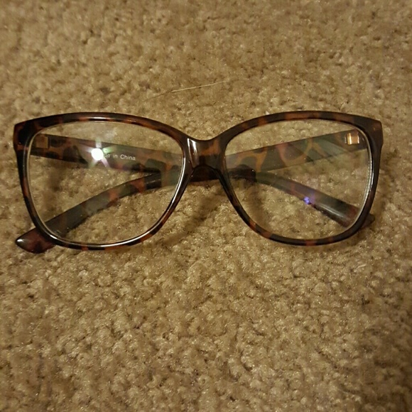 Fashion (non-prescription) glasses