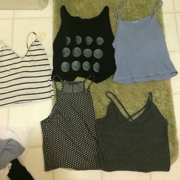 Brandy Melville tee shirt and tank top collection - Picture 4 of 4
