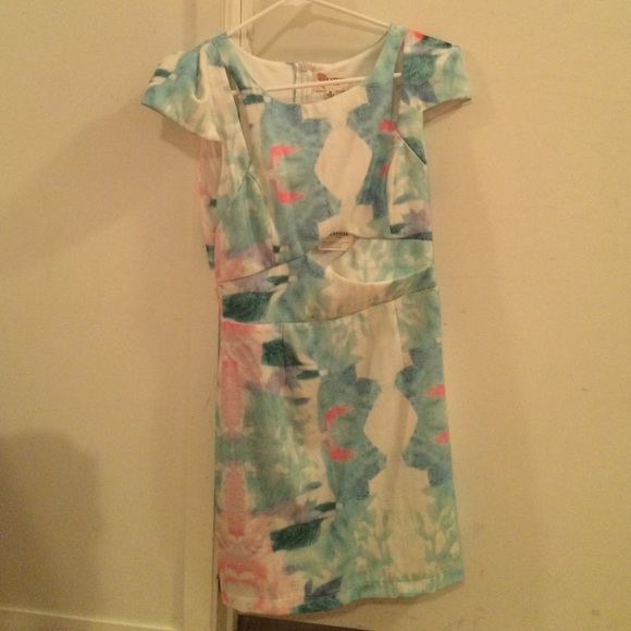 NWT L'atiste pastel dress with cutouts from Lulu's
