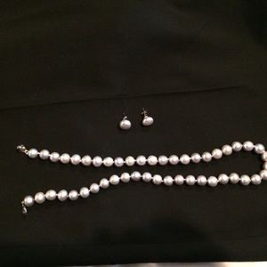 Fresh water pearl necklace and earings
