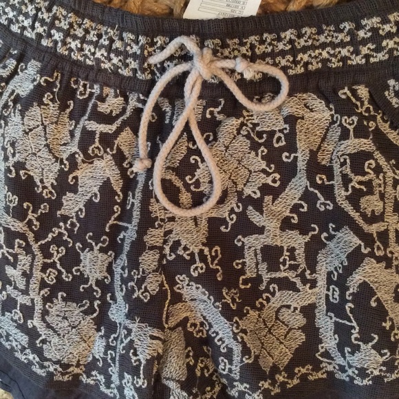 Urban Outfitters Ecote Embroidered Runner Short - Picture 2 of 4