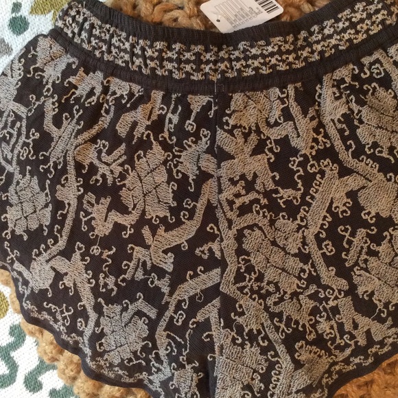 Urban Outfitters Ecote Embroidered Runner Short - Picture 4 of 4