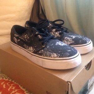 Floral NIKE Stefan Janoskis!