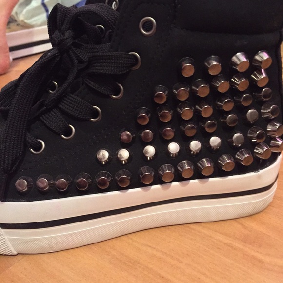 studded tennis shoes