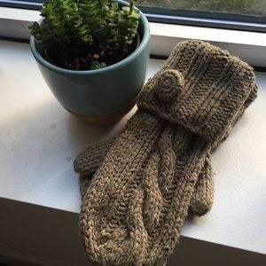 Hand knit mittens by GAP<3