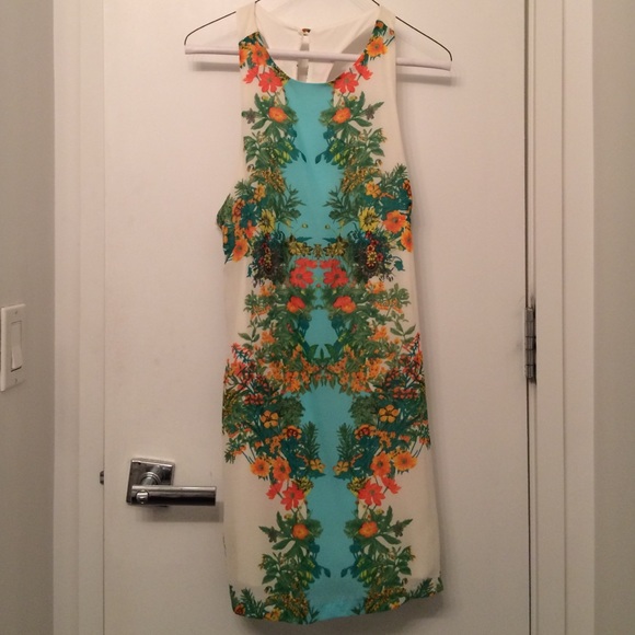 Floral design with cute back details from Lulu's