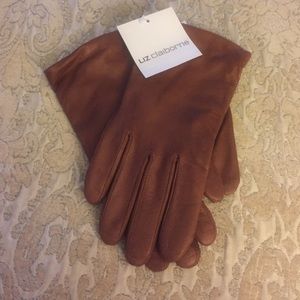 NWT Saddle brown leather gloves by Liz Claiborne