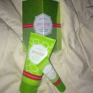 🎉SALE🎉Mary Kay gift set