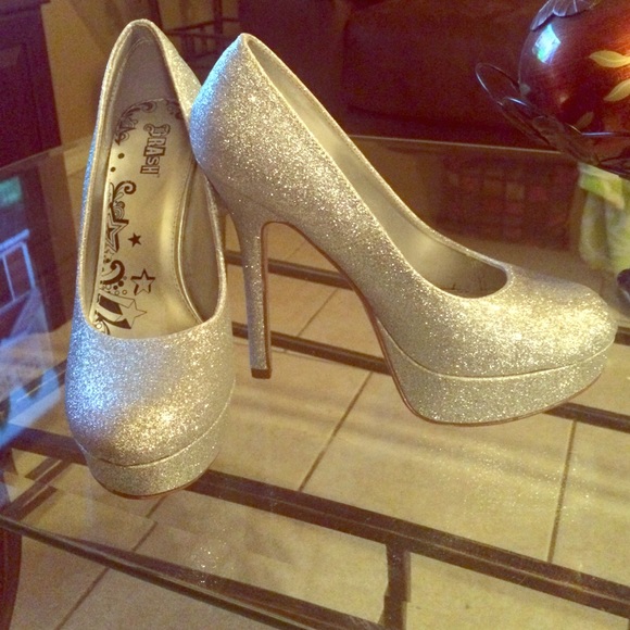 Silver sparkle pumps! Size 7