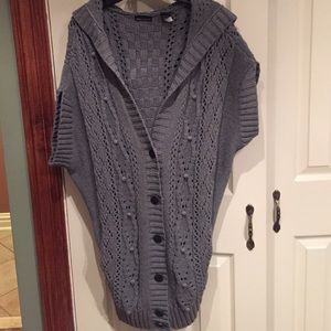 Great short sleeve with hood cable sweater