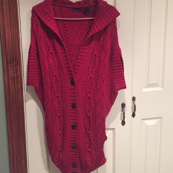 Long cable sweater with hood and short sleeves
