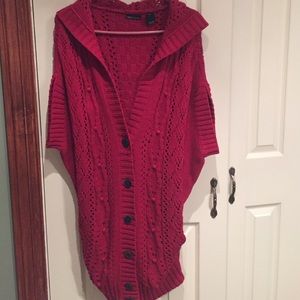 Long cable sweater with hood and short sleeves