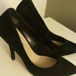 Steve Madden Intrude Black Pumps