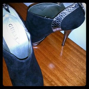 GUESS black and silver shoe bootie