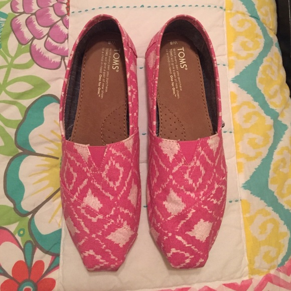 Pink Toms!