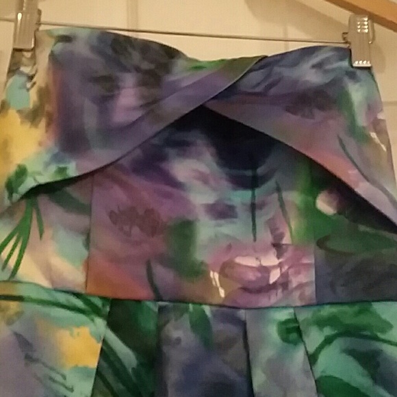 Multi color gown - Picture 2 of 3