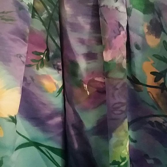 Multi color gown - Picture 3 of 3