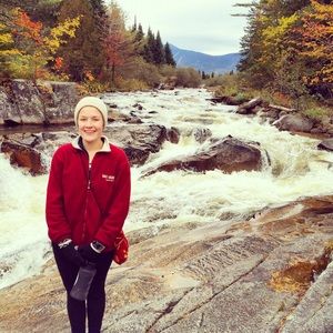 Meet your Posher, Caitlin