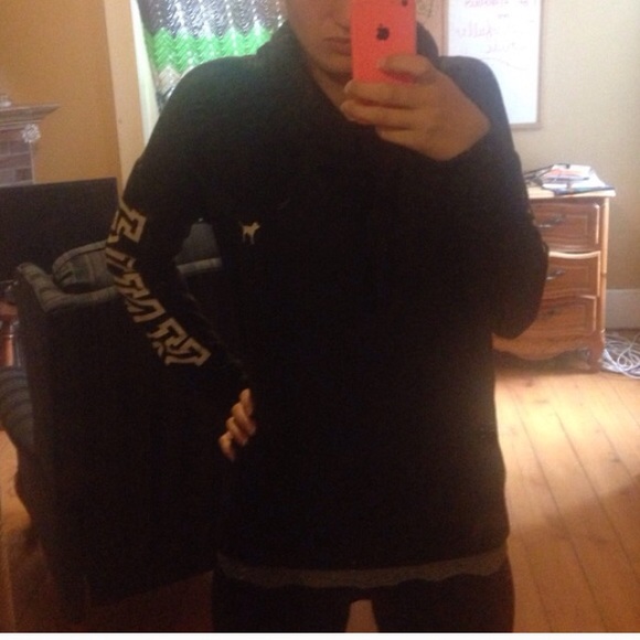 Cowl neck VS sweatshirt - Picture 2 of 2