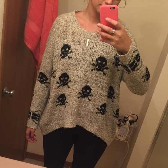 Skull sweater