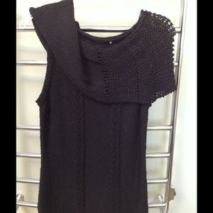 Black knit top, sleeveless. Stylish, versatile top