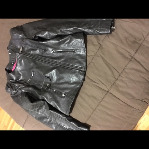 Sean john jacket worn once in perfect condition.