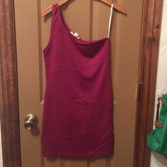 One shoulder pink dress