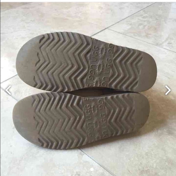 Authentic UGG short boots tan sand 6 - Picture 3 of 4