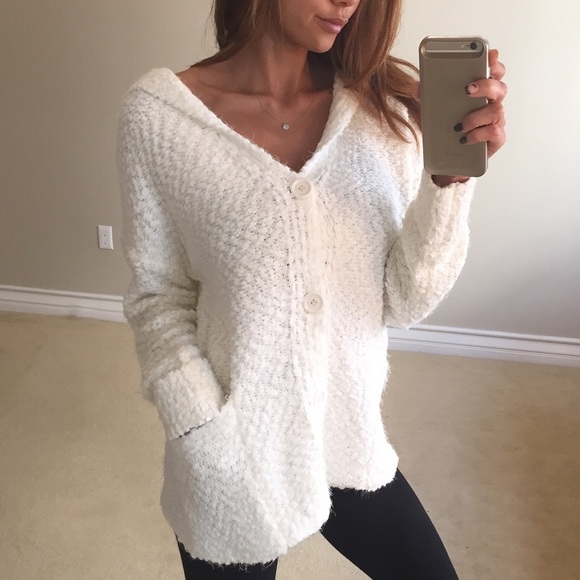 Boutique Sweaters - • REORDER • Cozy Cream Botton Up Cardi  L