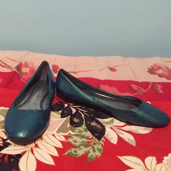 🐼KENNETH COLE- iridescent leather flats