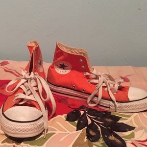 CONVERSE- high top orange chucks