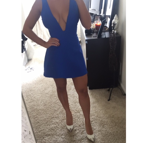 Sexy mini dress with plunge neckline 💥💥