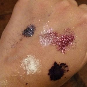 MAC Nocturnals pigments & glitter :.