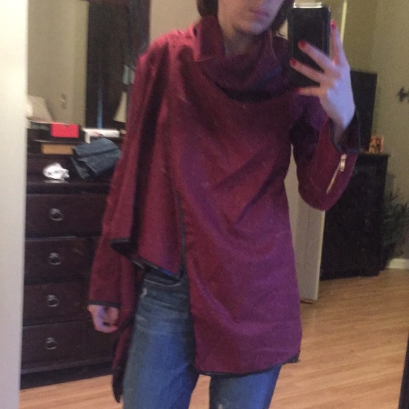 Maroon asymmetrical jacket with zippered sleeves - Picture 2 of 2