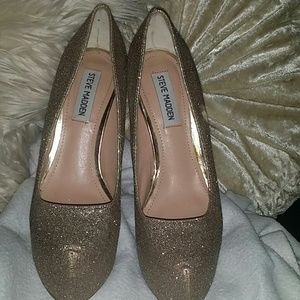 Steve Madden Gold Sparkle Pump