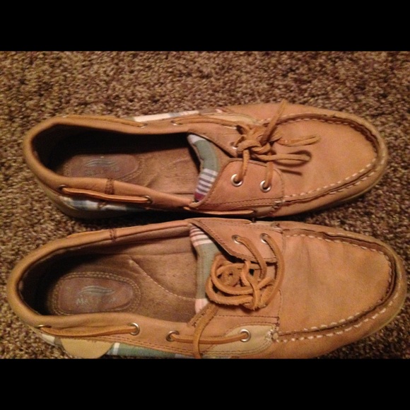 Cute plaid pattern Boat shoes! - Picture 2 of 3