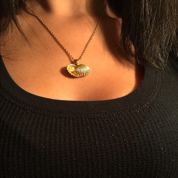 Gold clam with pearl necklace ?? - Picture 3 of 3