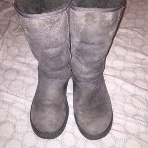 Tall grey uggs