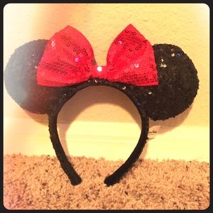Minnie mouse ears!🐭