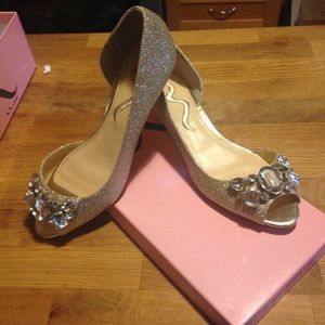 Nina Raven size 8.5 with 1 1/4 inch wedge