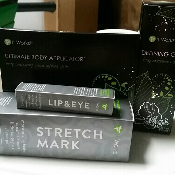 Contouring wrap, lip and eye moisturizing cream - Picture 1 of 1