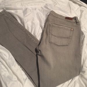 Bullhead light gray skinny jeans