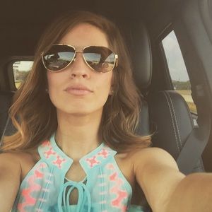 Meet your Posher, April