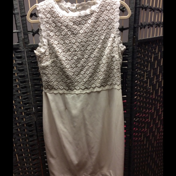 Ivanka Trump Dresses & Skirts - NWT- Ivanka Trump White Floral dress Size 10