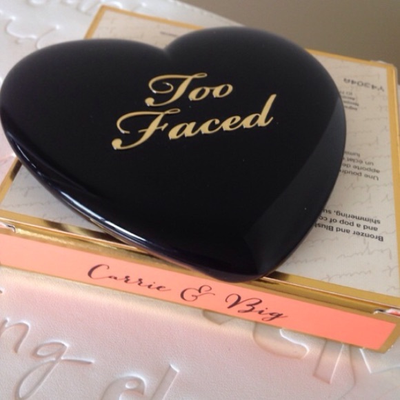 Too Faced Other - Carrie & Big Too Faced Soul Mates Bronzer. Firm.